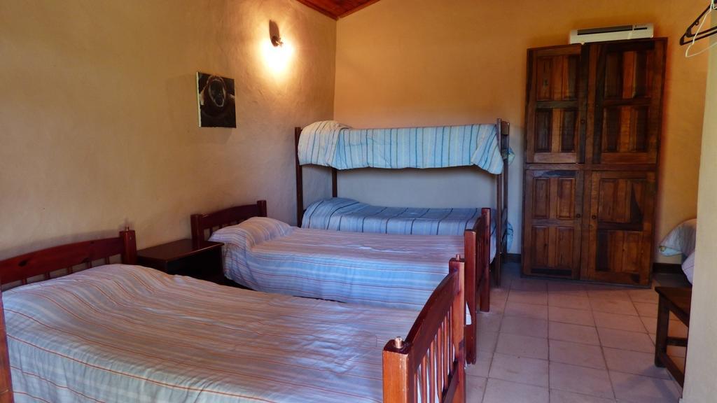 Posada El Yacare Colonia Carlos Pellegrini  Rum bild